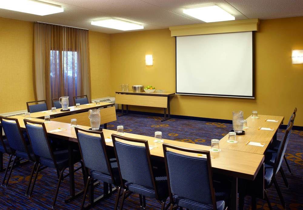 Courtyard By Marriott Chicago Waukegan / Gurnee Hotel Buitenkant foto