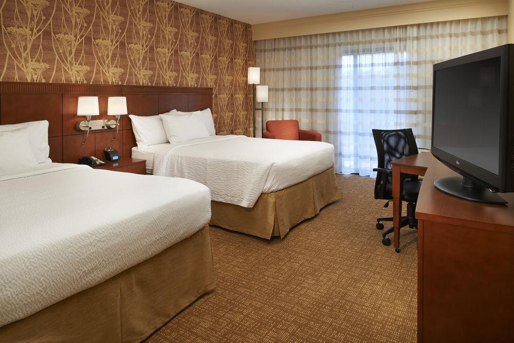 Courtyard By Marriott Chicago Waukegan / Gurnee Hotel Buitenkant foto