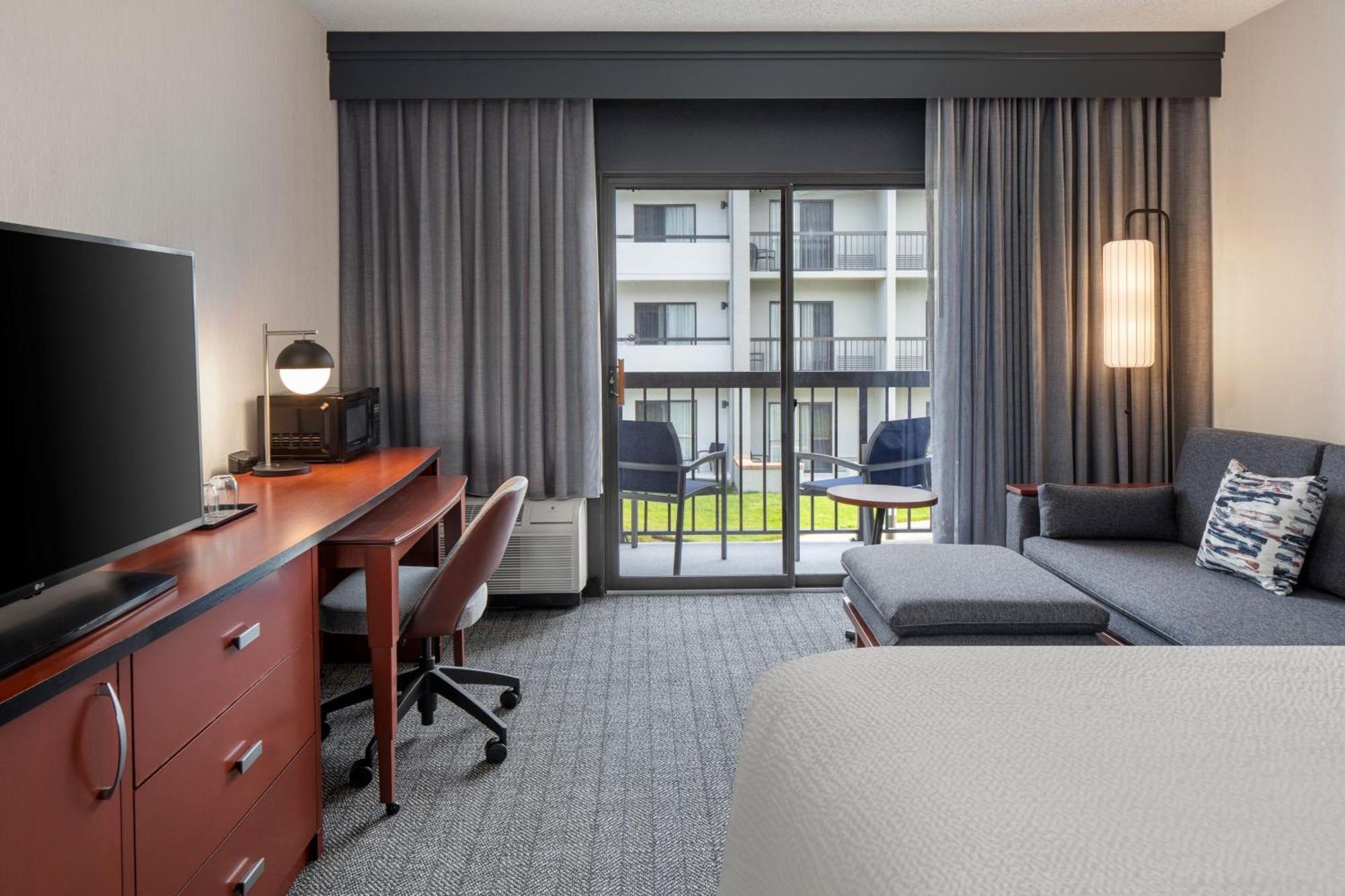 Courtyard By Marriott Chicago Waukegan / Gurnee Hotel Buitenkant foto