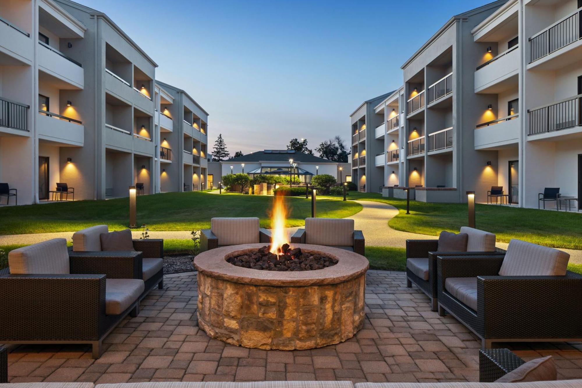Courtyard By Marriott Chicago Waukegan / Gurnee Hotel Buitenkant foto