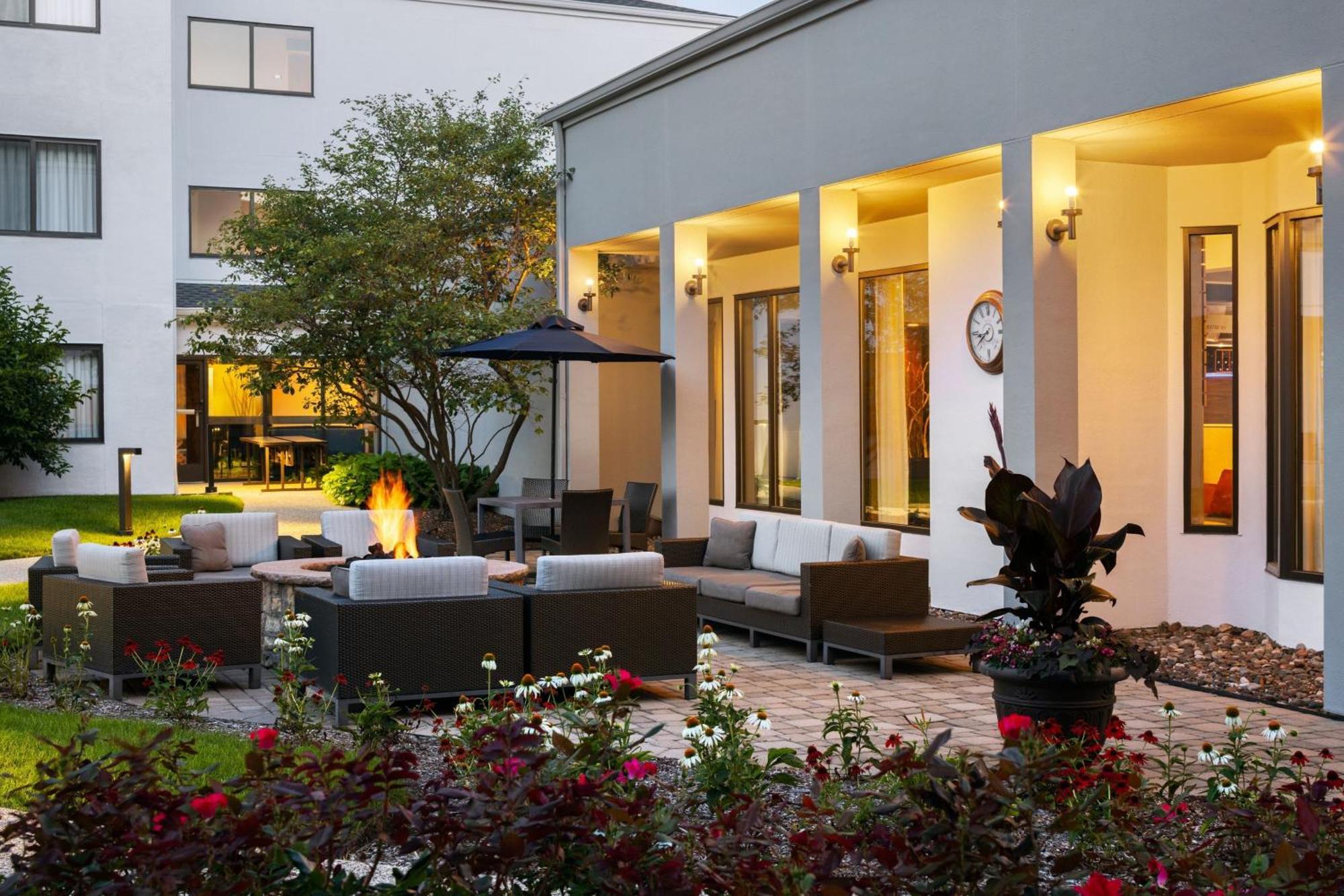 Courtyard By Marriott Chicago Waukegan / Gurnee Hotel Buitenkant foto