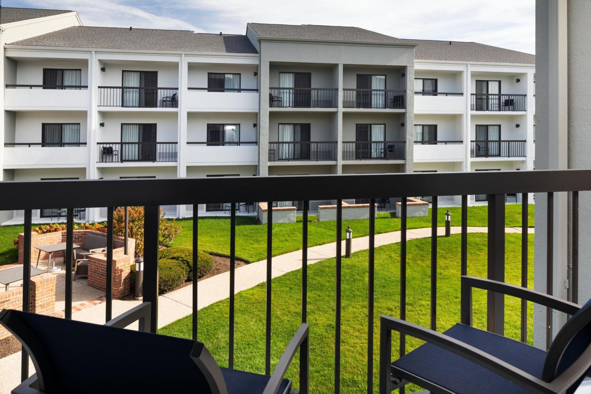 Courtyard By Marriott Chicago Waukegan / Gurnee Hotel Buitenkant foto