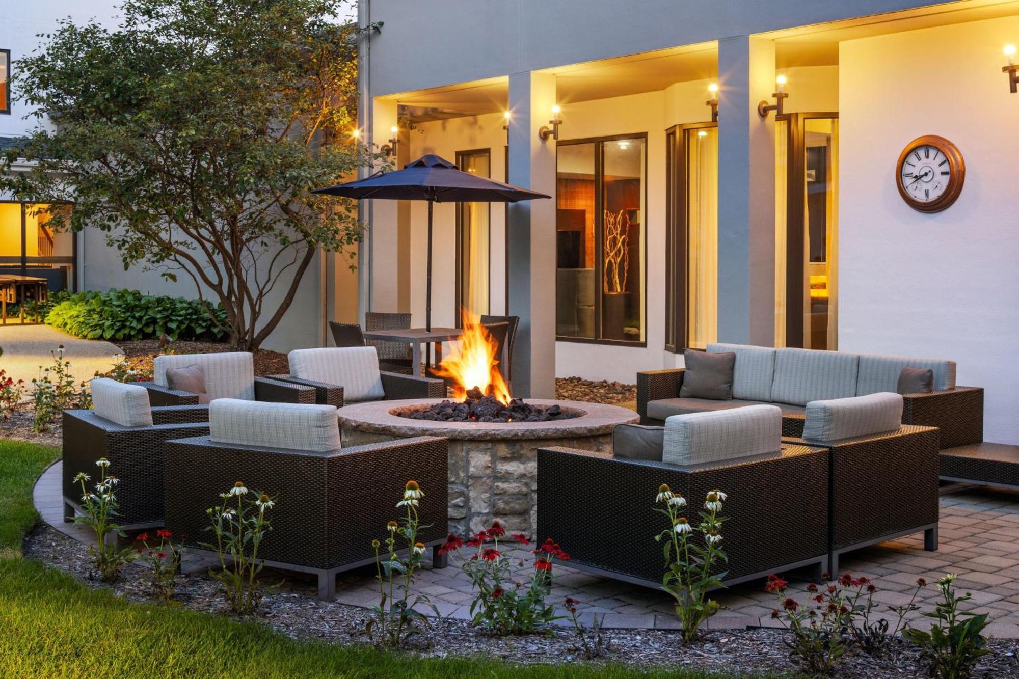 Courtyard By Marriott Chicago Waukegan / Gurnee Hotel Buitenkant foto